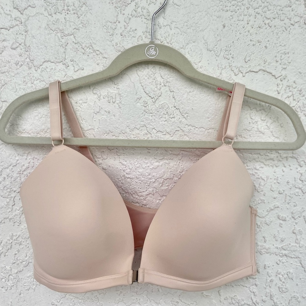New with tags 36DD PINK Victoria’s Secret Bra